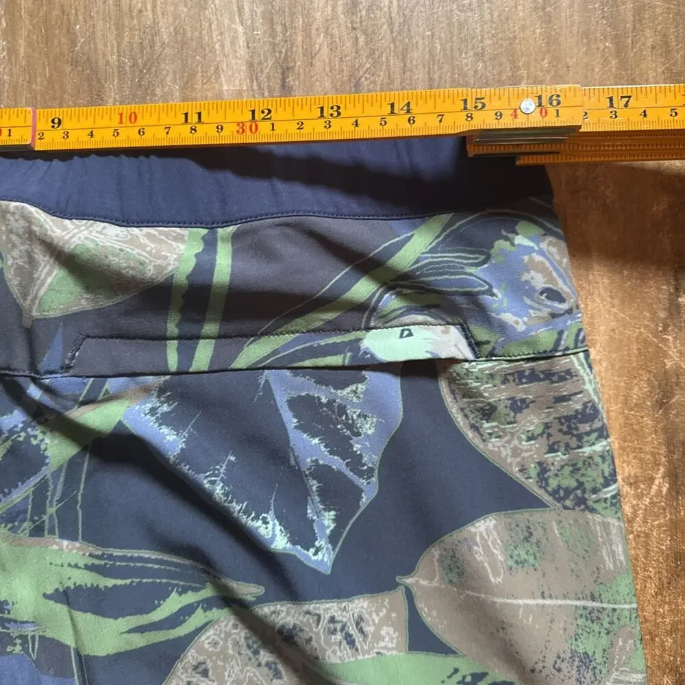 Rhone Barrier Swim Shorts Men’s Medium Tropical Floral Green/Blue